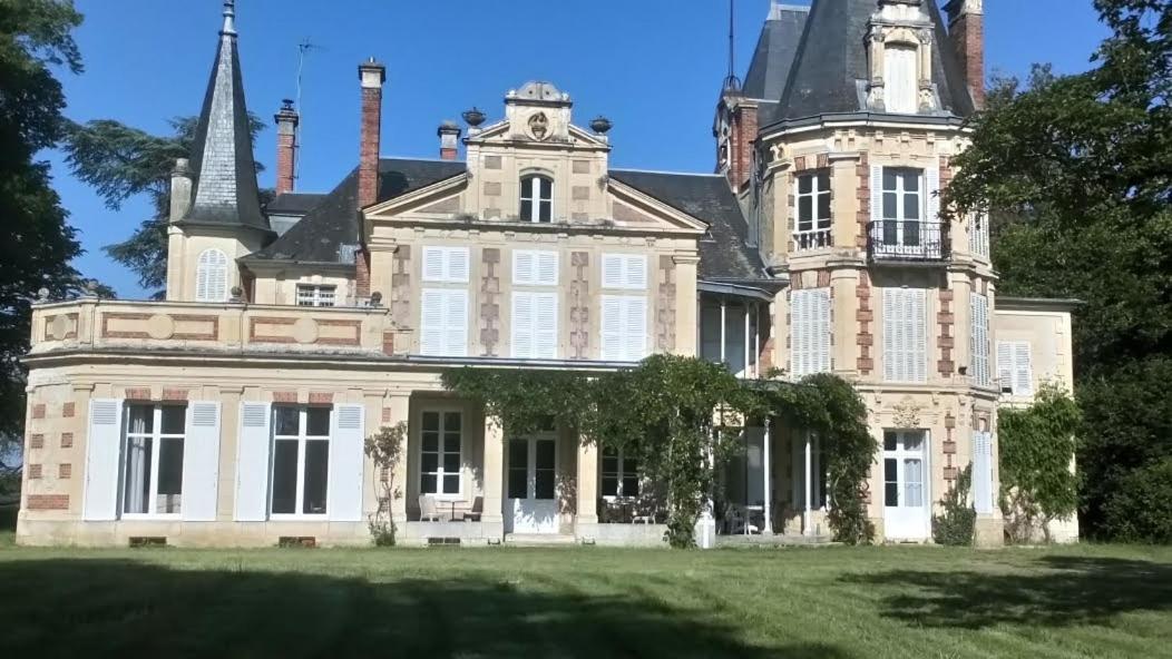 Chateau De Maucouvent Challuy Esterno foto