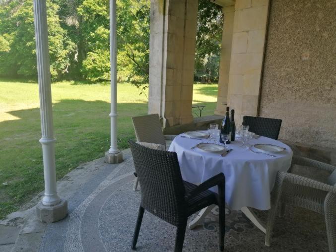 Chateau De Maucouvent Challuy Esterno foto