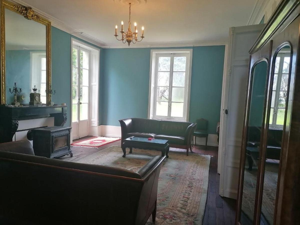 Chateau De Maucouvent Challuy Esterno foto